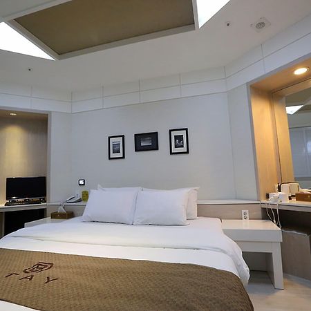 Bucheon Hotel Bagian luar foto